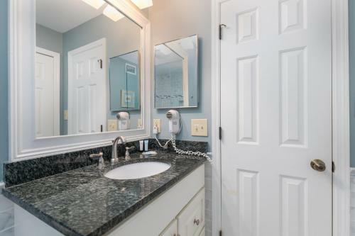 4791 Tennis Club Villa
