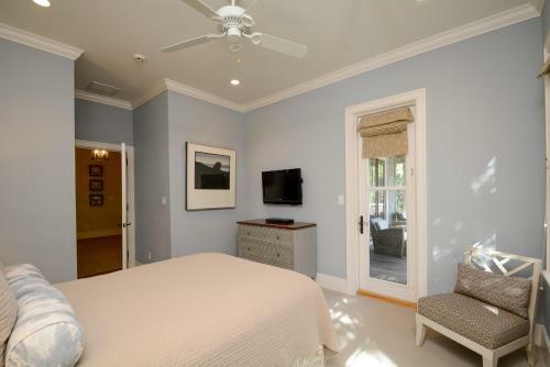 70 Forestay Court