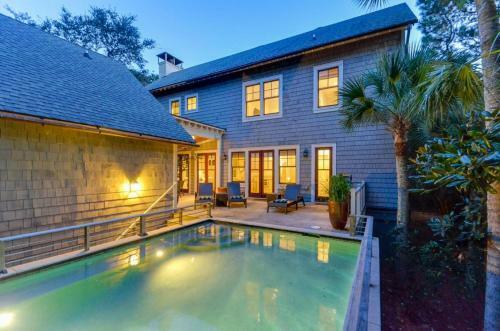 70 Forestay Court