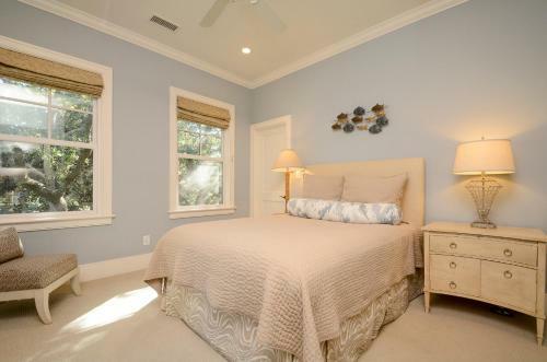 70 Forestay Court