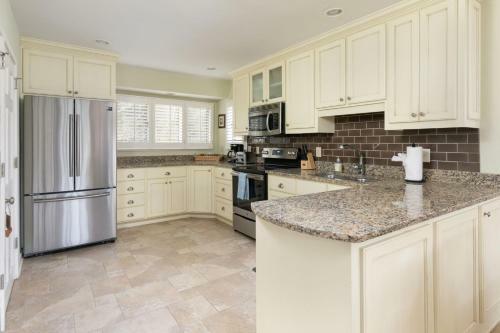 4586 Parkside Villa