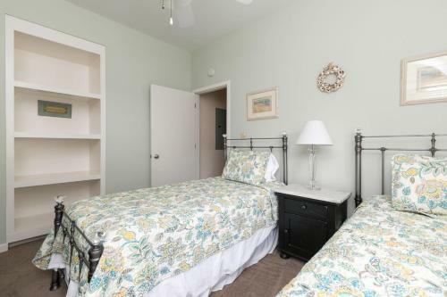 4586 Parkside Villa