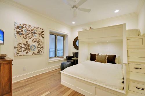5128 Windswept Villa