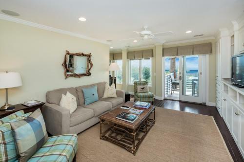 4451 Windswept Villa