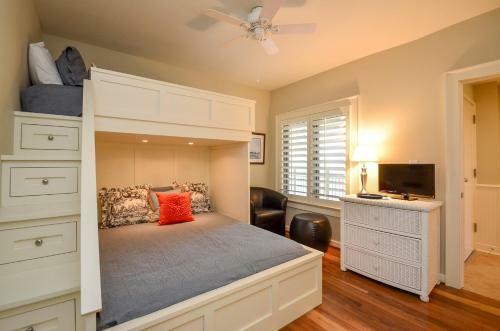 5130 Windswept Villa