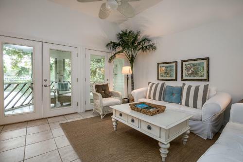 4758 Tennis Club Villa
