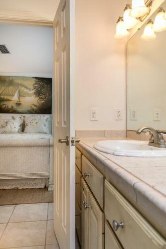 4758 Tennis Club Villa