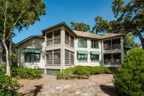 4740 Tennis Club Villa