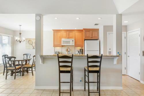 4736 Tennis Club Villa