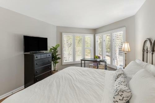 4736 Tennis Club Villa