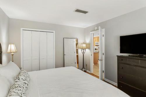 4736 Tennis Club Villa