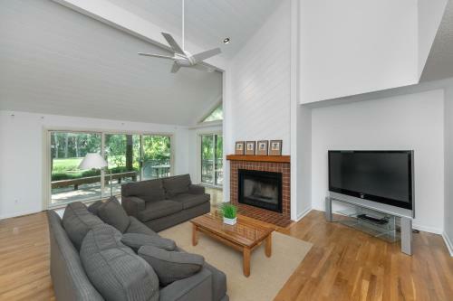 332 Catbrier Court
