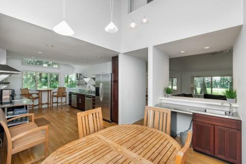 332 Catbrier Court