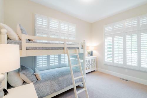 100 Surfsong Road