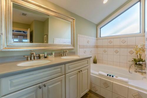 4922 Turtle Point Villa
