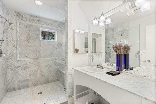 4405 Windswept Villa
