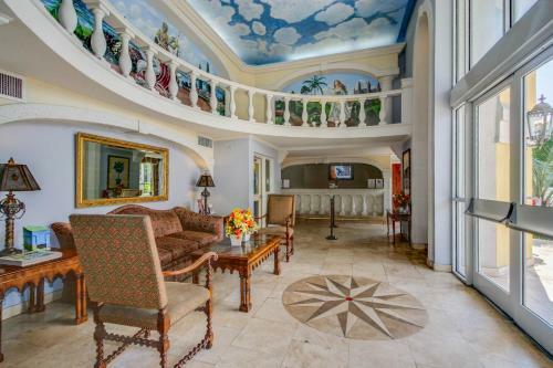Aparthotel Oceanfront Condo Camelot By The Sea