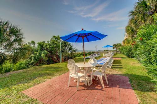 Aparthotel Oceanfront Condo Camelot By The Sea