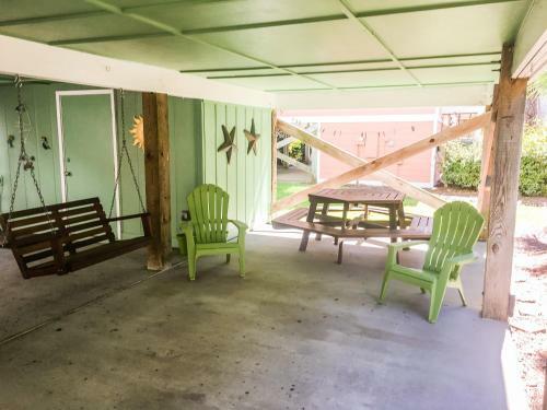 1027 North Sea Bridge Court Home