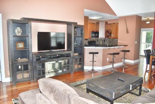 Apartamento 6000 Windsor Green Way 301 Condo
