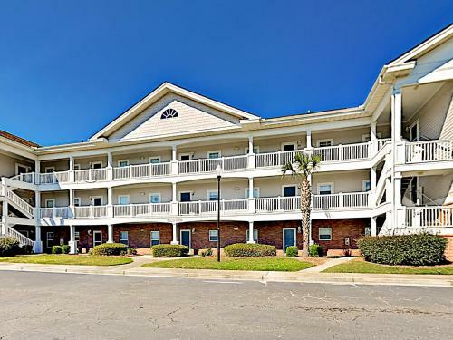 Apartamento New Listing! Coastal Condo With Pools On Golf Course Condo