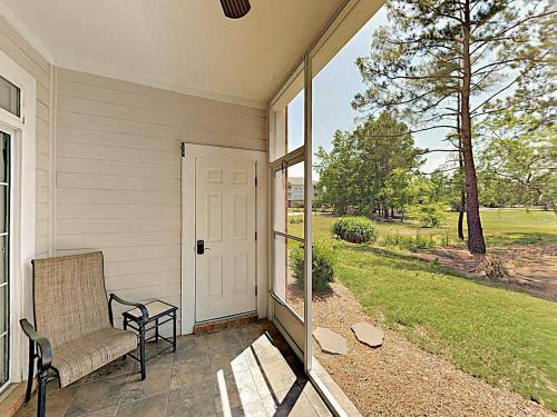 Apartamento New Listing! Coastal Condo With Pools On Golf Course Condo