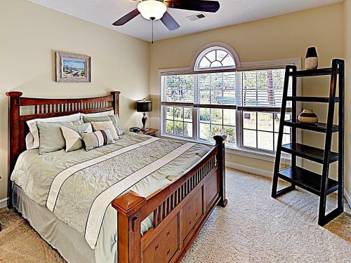 Apartamento New Listing! Coastal Condo With Pools On Golf Course Condo