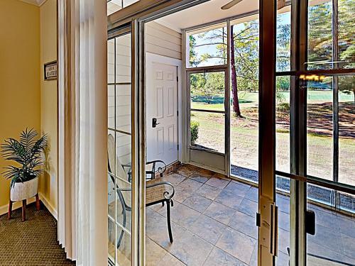 Apartamento New Listing! Coastal Condo With Pools On Golf Course Condo