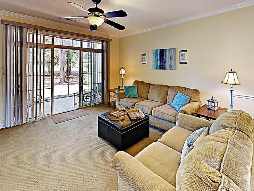 Apartamento New Listing! Coastal Condo With Pools On Golf Course Condo