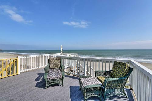 Oceanfront Oasis With Sundeck 12 Mi To Myrtle Beach