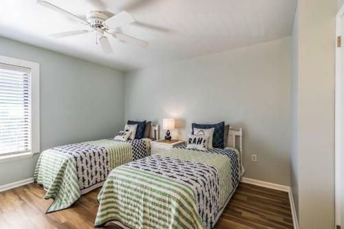 Harbor Island E204