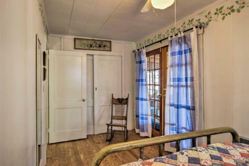 Charming Waterfront Ridgeway Cabin With Dock!