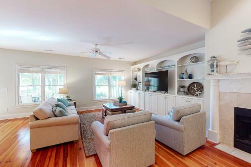 3074 Baywood