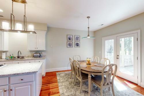 3074 Baywood