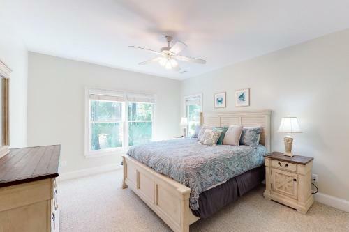3074 Baywood