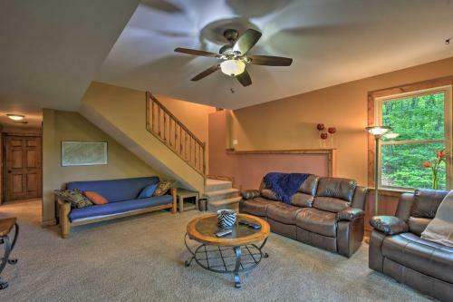 Spacious Family Retreat Steps To Lake Keowee