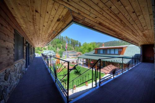 Hotel Cedar Wood Inn