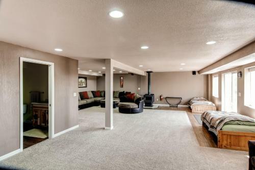 Spacious Black Hills Home With Deck And Panoramic Views