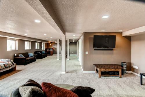 Spacious Black Hills Home With Deck And Panoramic Views