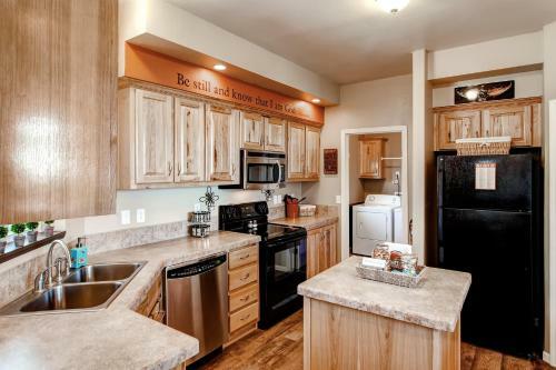 Spacious Black Hills Home With Deck And Panoramic Views