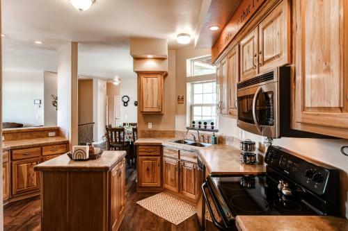 Spacious Black Hills Home With Deck And Panoramic Views