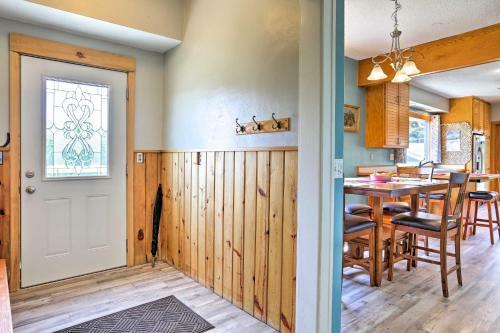 Custer Home With Deck And Porch - Walk Downtown!