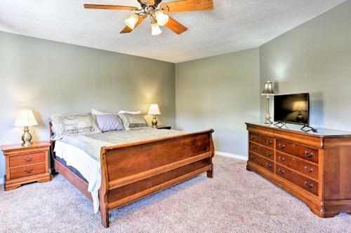 Custer Home With Deck And Porch - Walk Downtown!