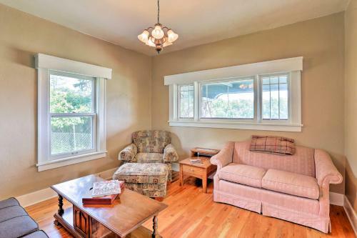 Custer Home With Deck And Porch - Walk Downtown!