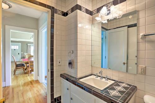 Custer Home With Deck And Porch - Walk Downtown!