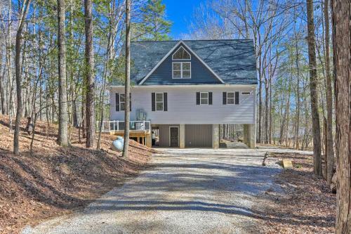 Newly Built Lakefront Home With Dock And Kayaks!