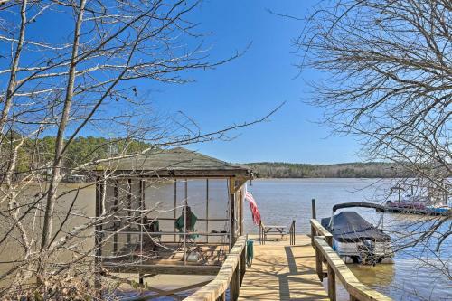 Newly Built Lakefront Home With Dock And Kayaks!