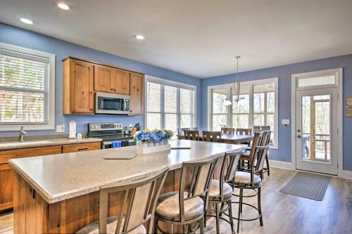 Newly Built Lakefront Home With Dock And Kayaks!