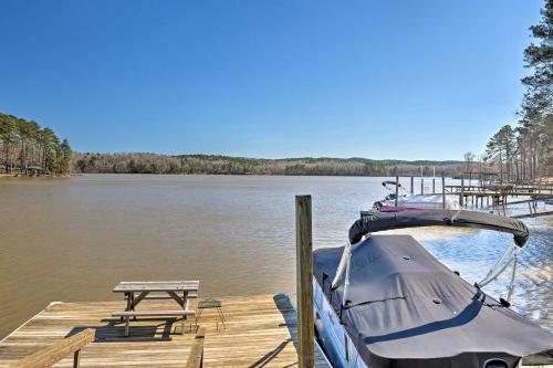 Newly Built Lakefront Home With Dock And Kayaks!