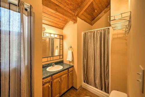 Peaceful Reliance Cabin With Deck On Hiwassee River!